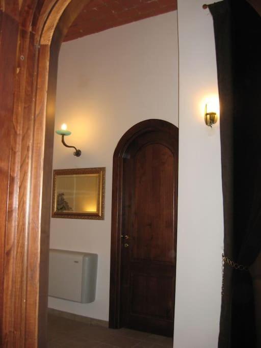 Vivilo Collection - Opera Teather Apartment - Very Central Рим Екстер'єр фото