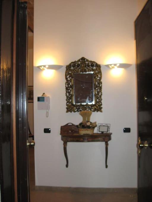 Vivilo Collection - Opera Teather Apartment - Very Central Рим Екстер'єр фото
